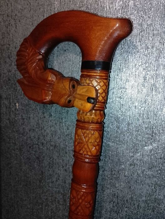 Цървули №44 и дървен бастун с глава на дракон