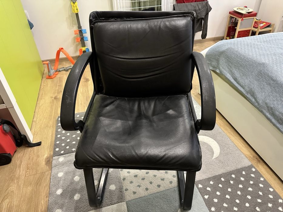 Кожен Офис стол