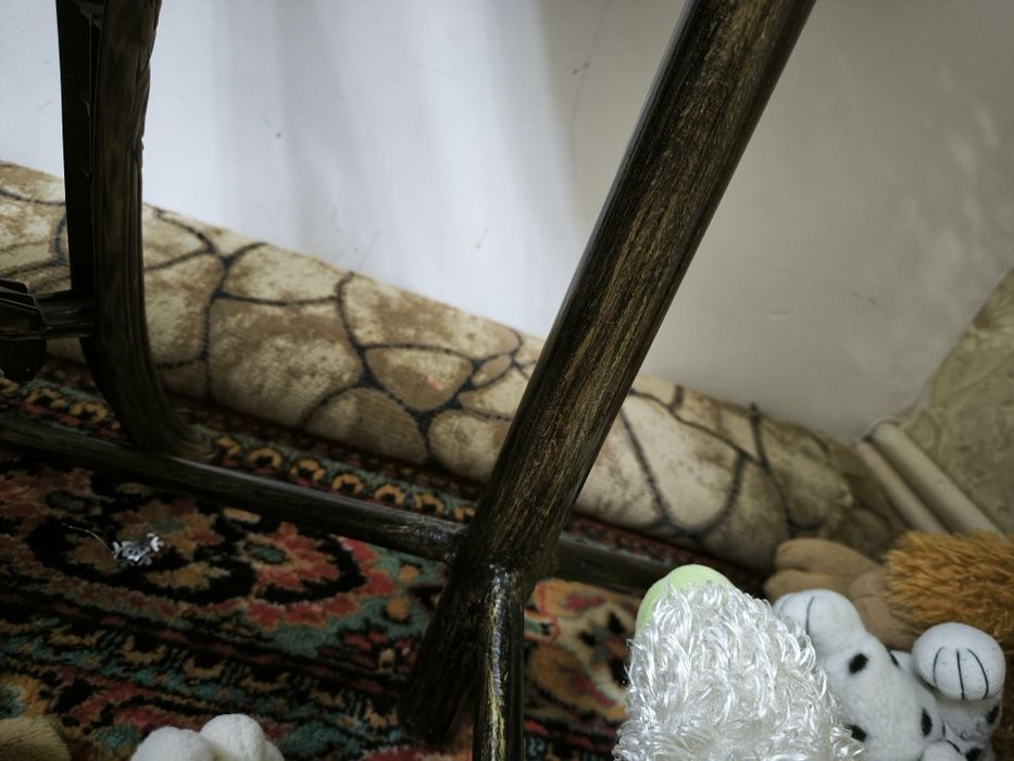 Стол и 4 стула в отличном состоянии