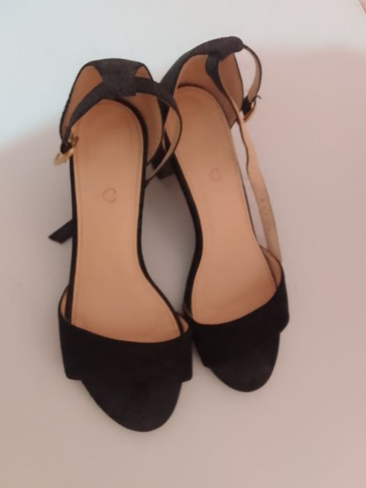 De vanzare sandale cu toc negre