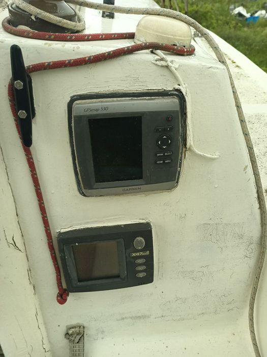 Продавам ветроходна яхта със стапел