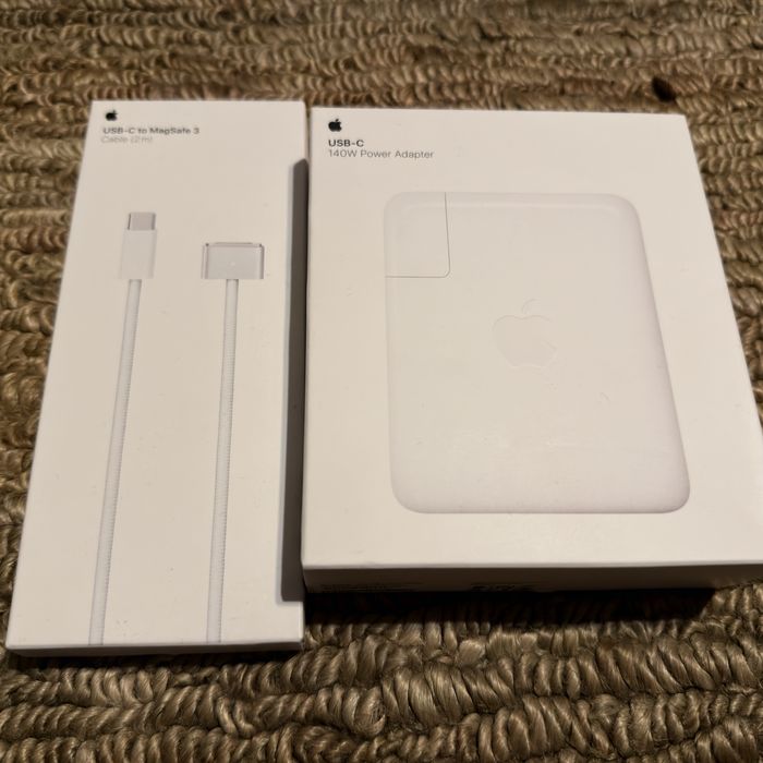 Vand kit Apple Incarcator 140W si cablu Magsafe 3 original si sigilat.