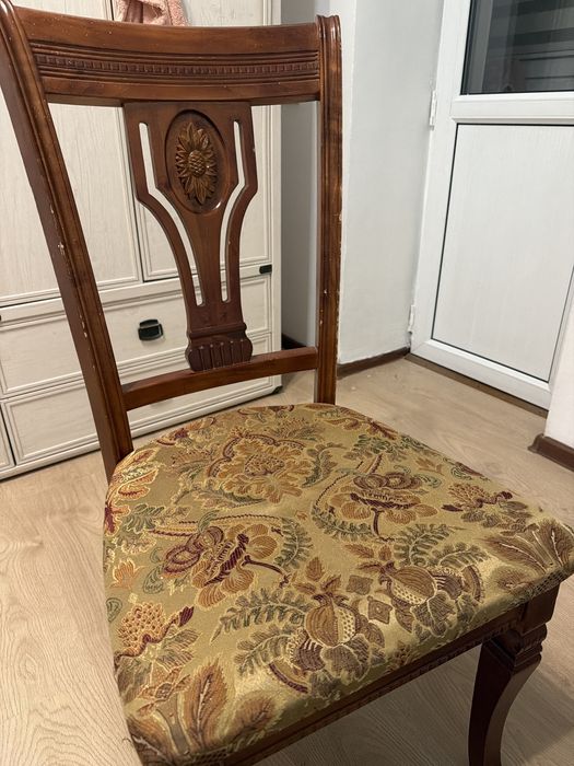 Продам набор из 4 стульев