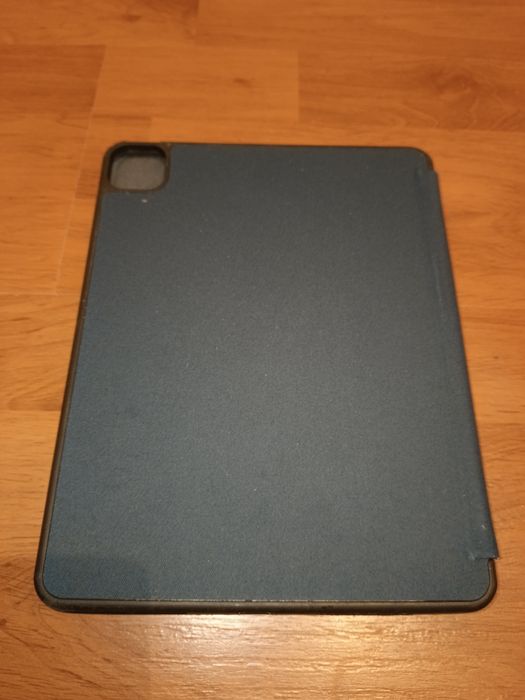 Срочно продам оригинал чехол ipad pro 11
