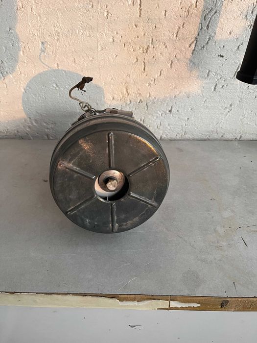 Продавам Двигатель МД 010