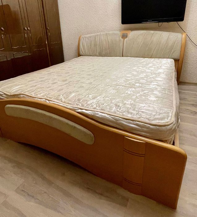 Продается итальянская деревянная кровать