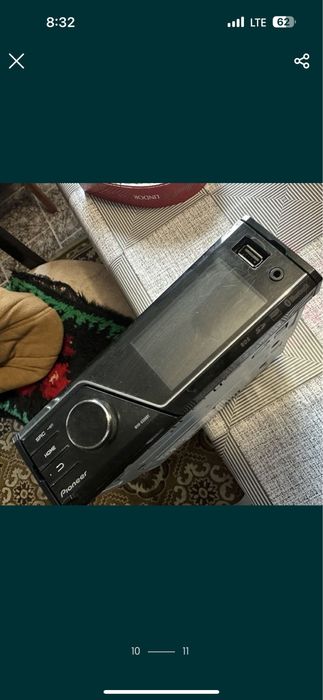 Pioneer MVH 8300 BT.