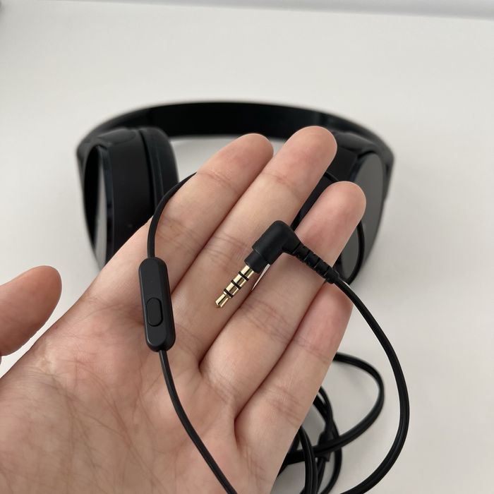 Кабелни слушалки Sony