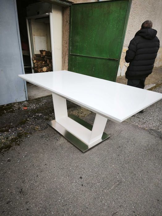 Разтегаема маса за шест стола