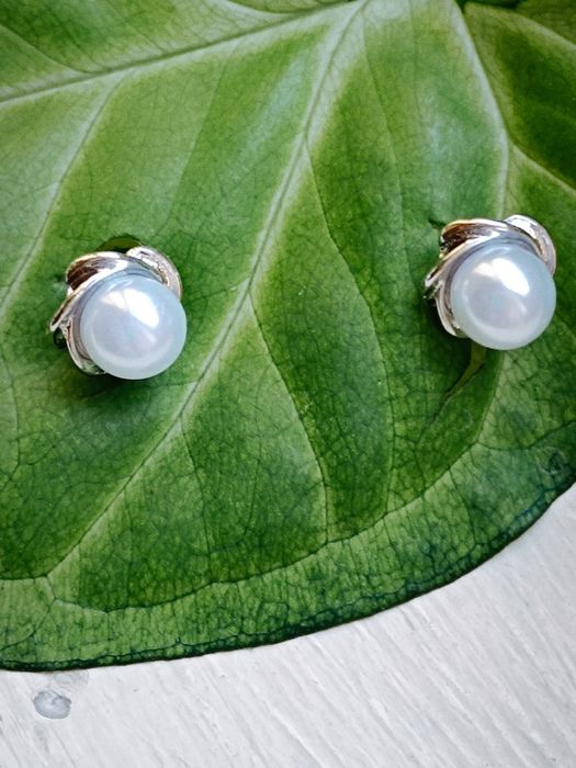 Нови бижута по три лева, обеци, колиета