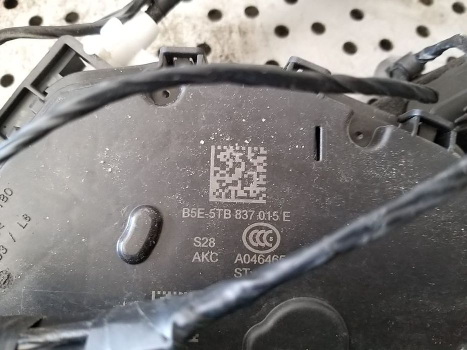 Broasca usa stanga fata vw golf 8 b5e5tb837015e