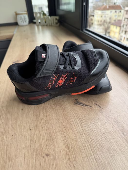 Маратонки Адидас Марвел