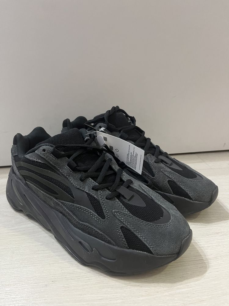 Yeezy 700 v2 black Oradea OLX.ro