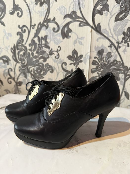 Продам кожанные туфли 34размер