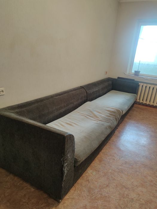 Бесплатно старый диван