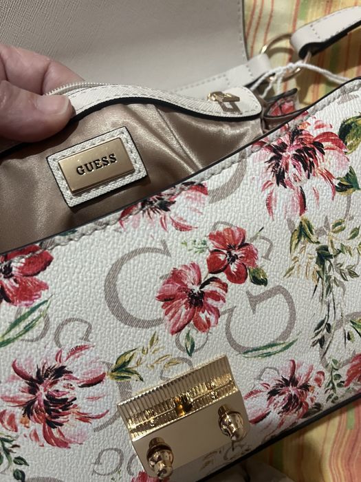 Дамска чанта guess