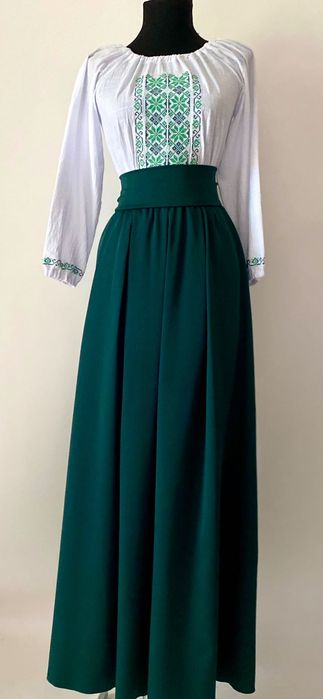Costum damă , traditional, brodat