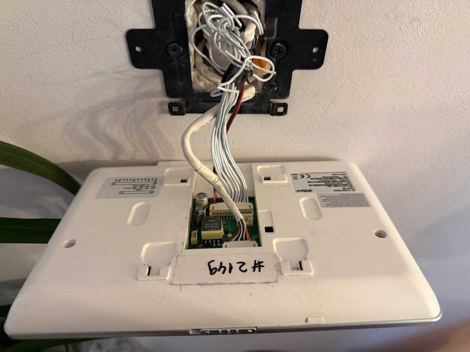Sistem videointerfon Dahua wireless (videointerfon + monitor interior)