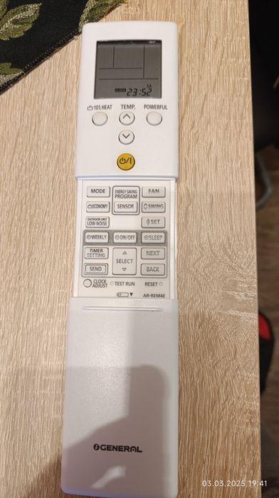 Продавам един брой климатик с изгорял компресор