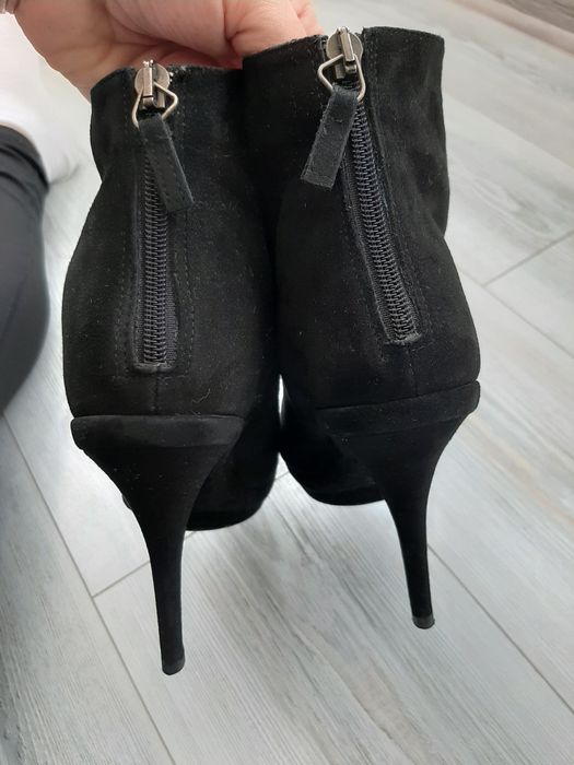 Велурени високи обувки Hoss intropia