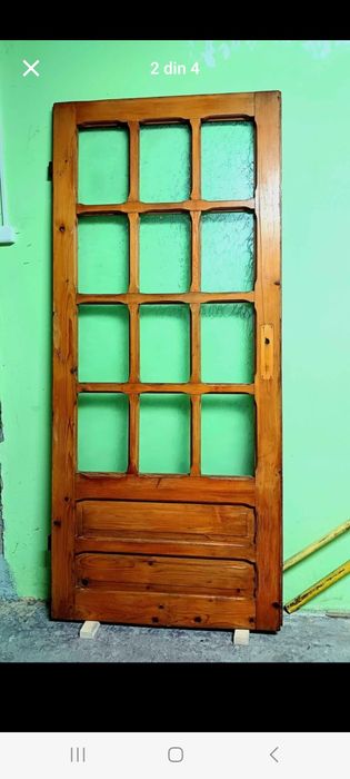 Uşă din lemn masiv cu geamuri incluse 50lei