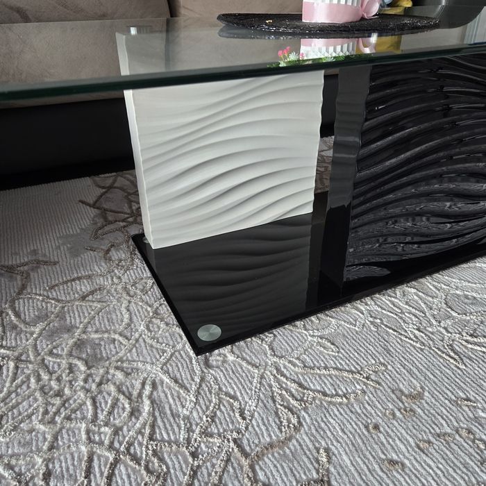 Стъклена холна масичка