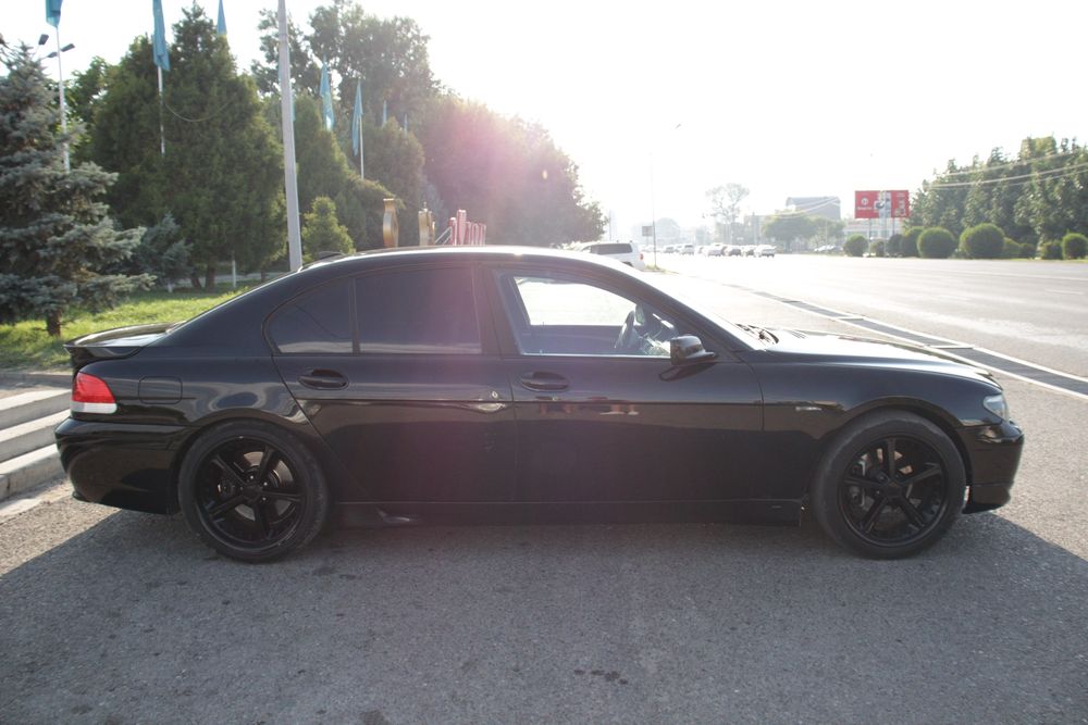 BMW 745i 2002 год