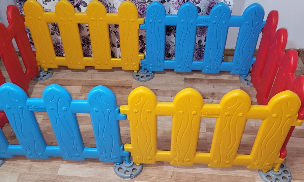 Vând țarc de joacă