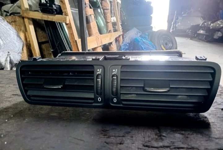 Центральный дефлектор Volkswagen Passat B6
