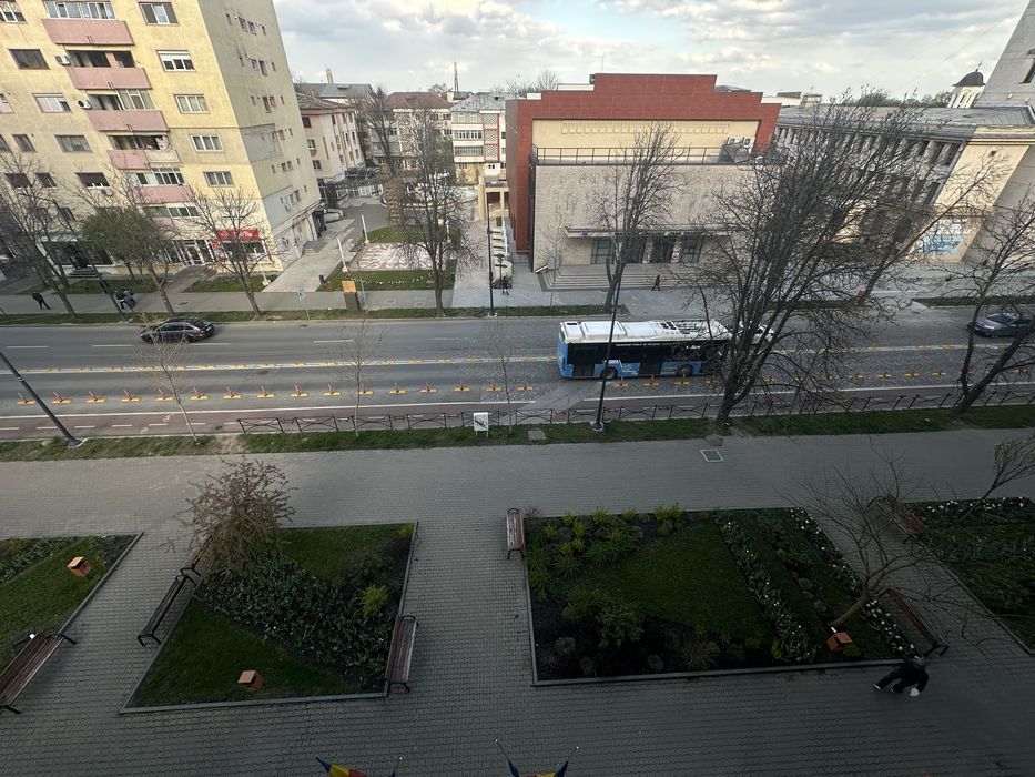 Închiriez apartament central - Piața Unirii