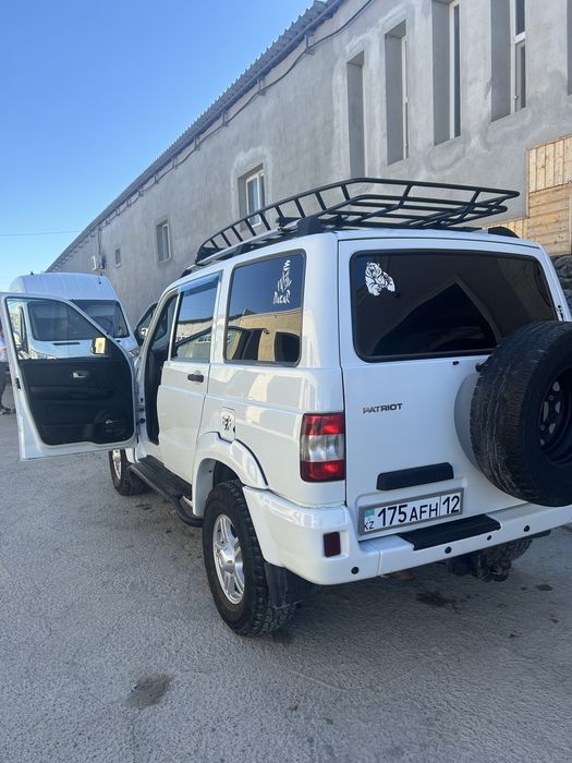 Машина Уаз патриот
