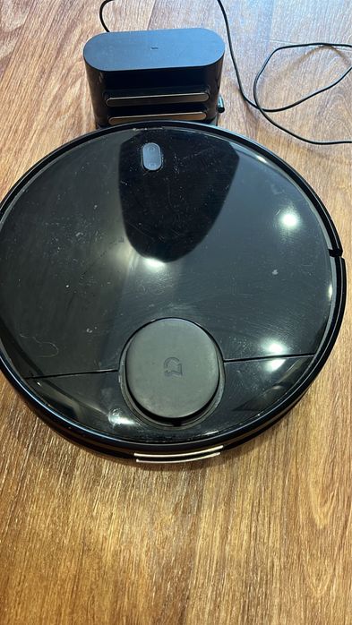 Продаю робот пылесос