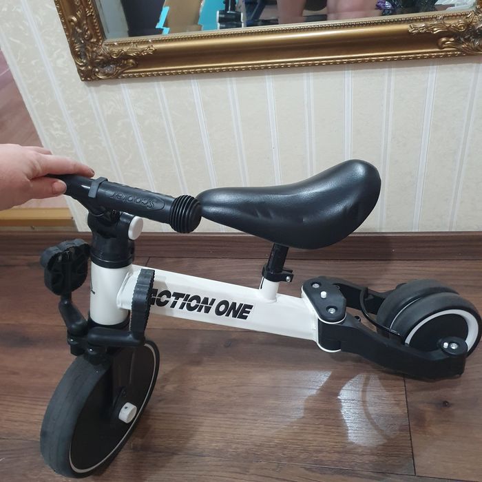 Tricicleta transformabila în bicicleta fără pedale