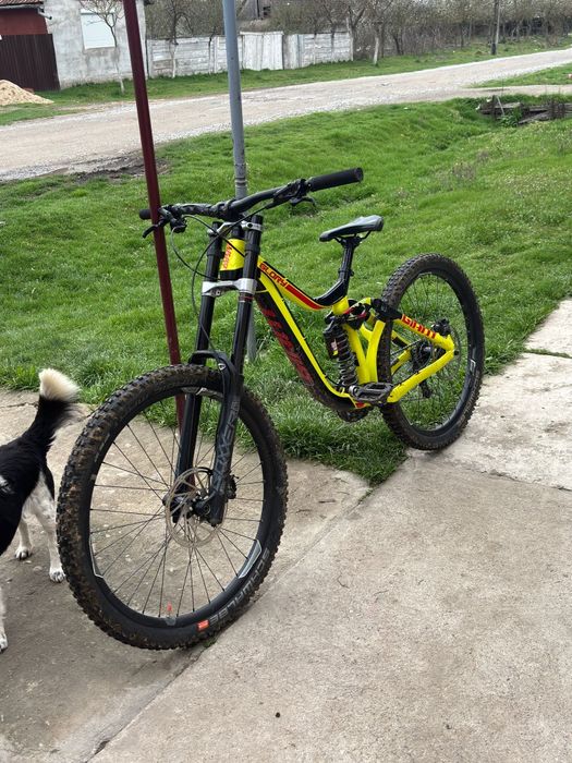 Bicicletă full suspension Giant