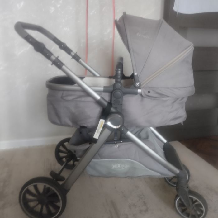 Коляска для младенцев