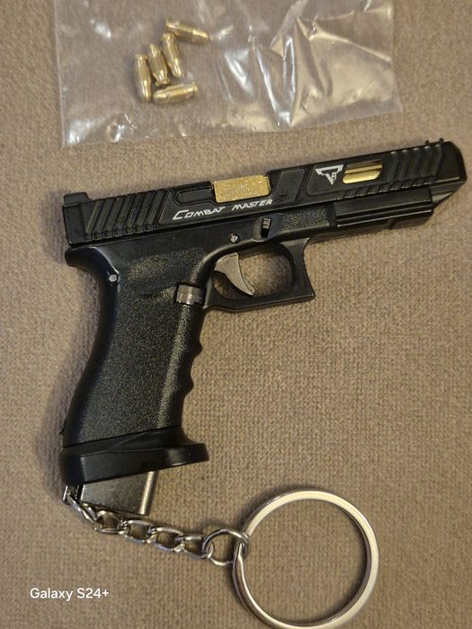 Пистолет Glock ключодържател