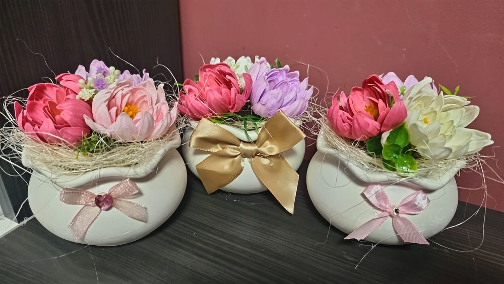 Кашпи със сапунени цветя