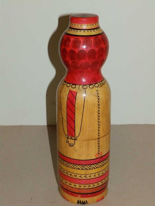 Различни стари предмети, различни цени