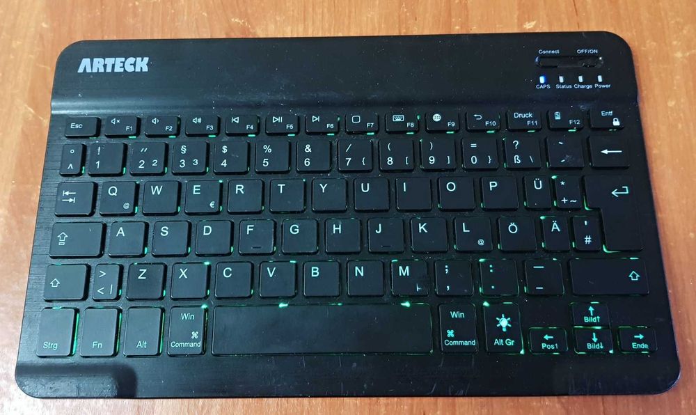 Tastatura Arteck conectare Bluetooth, iluminata,perfect functionala