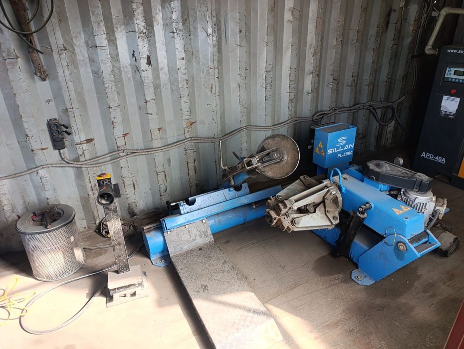 Продаём оборудование компрессор,  шиномонтажка