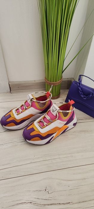 Guess кецове, многоцветни,кожа с текстил изчерпан модел по сайтовете