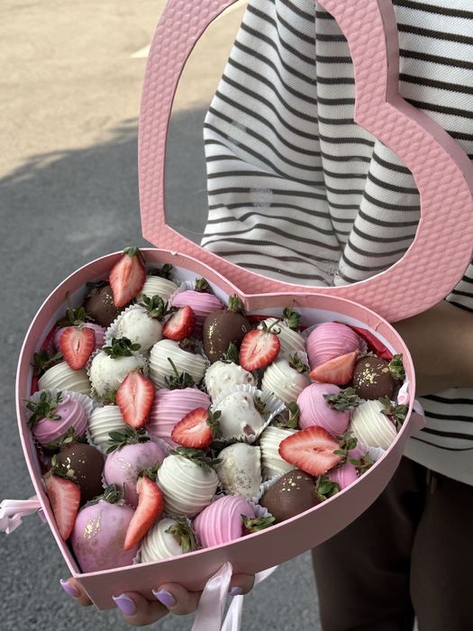 Клубника в шоколаде Алматы