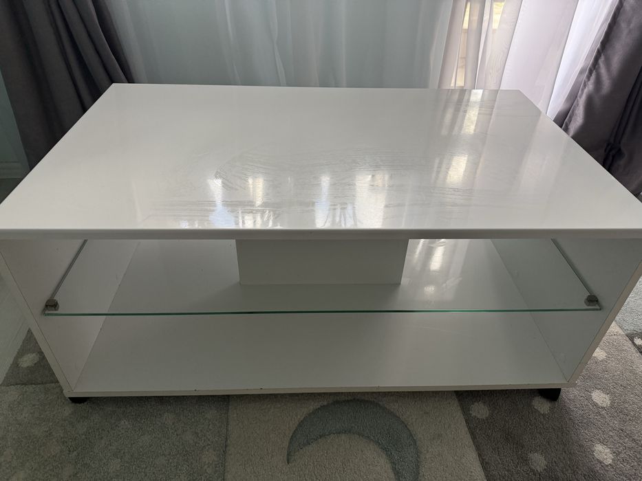 Продавам холна маса