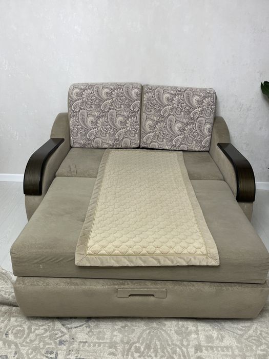 Продам диван в хорошем состоянии.