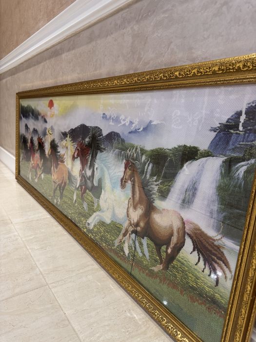 Картина ручной вышивки - "Скачущие кони"