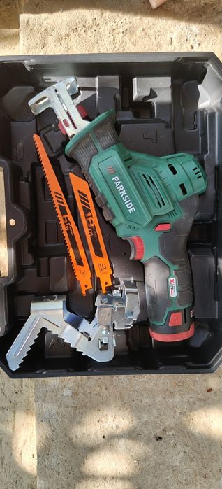 Fierăstrău electric cu acumulator
