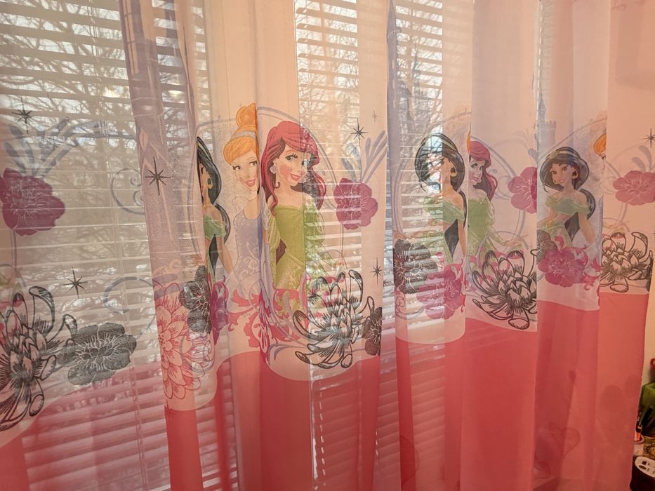 Ушити пердета на принцеси