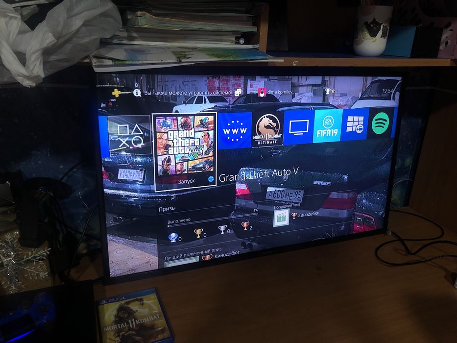 Продам Sony-Playstation4 PRO 1TB