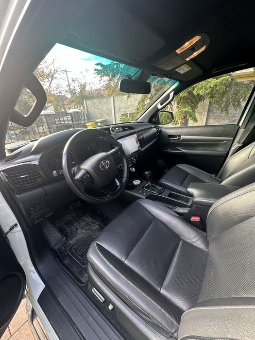 Vand Toyota Hilux Invincible 2,8 204 CP