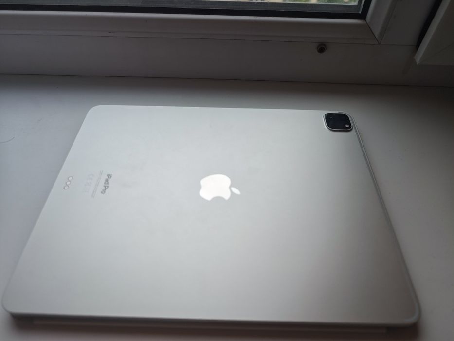 iPad Pro 12.9 (M2)512GB + Apple Pencil 2 + Magic Keyboard